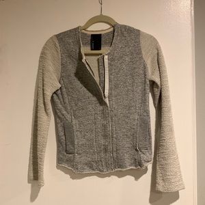 Fitted crop T-Shirt brand sweatshirt/jacket.